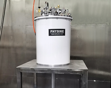 匹配35T水冷式磁體的低溫恒溫器安裝成功