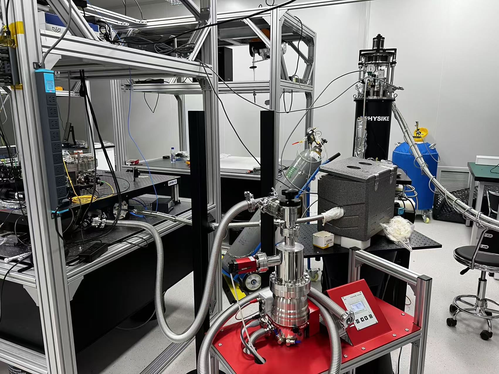 超高真空兼容干式離子阱低溫系統(tǒng)