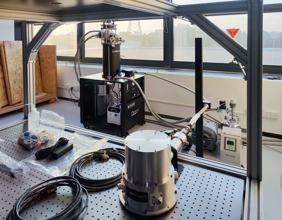 集成納米定位臺和掃描臺的干式顯微低溫系統(tǒng)安裝成功