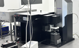 超精細(xì)光學(xué)顯微低溫恒溫器安裝成功